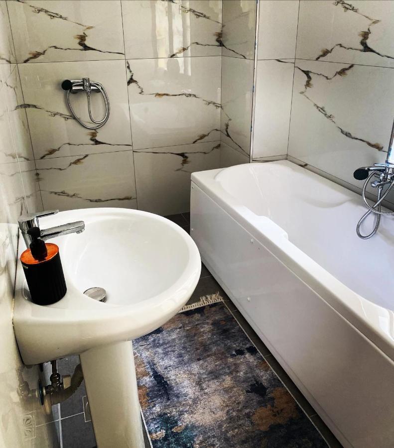 Apartmán Kb Downtown Gjirokastër Exteriér fotografie